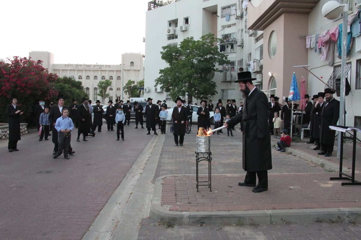 האדמו"ר מטאלנא אשדוד במעמד ההדלקה