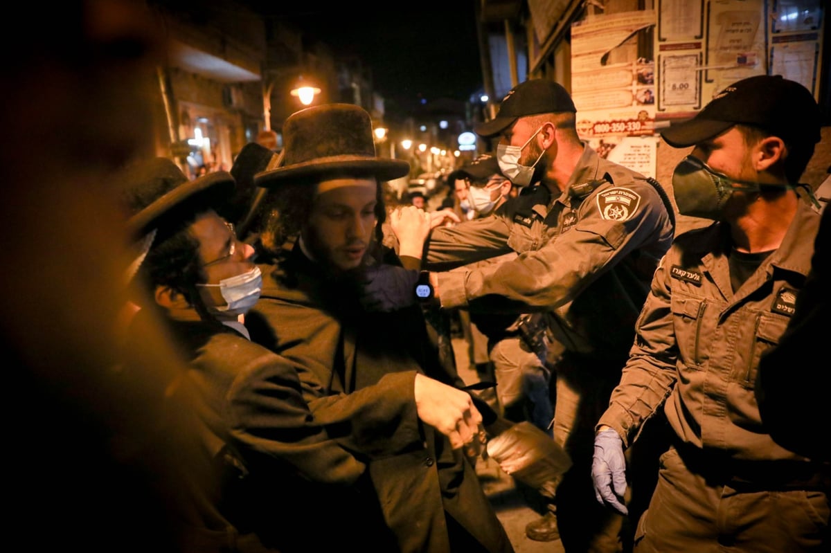 לילה סוער: הכוחות פשטו על השטיבלך; שוטרת נפצעה קל