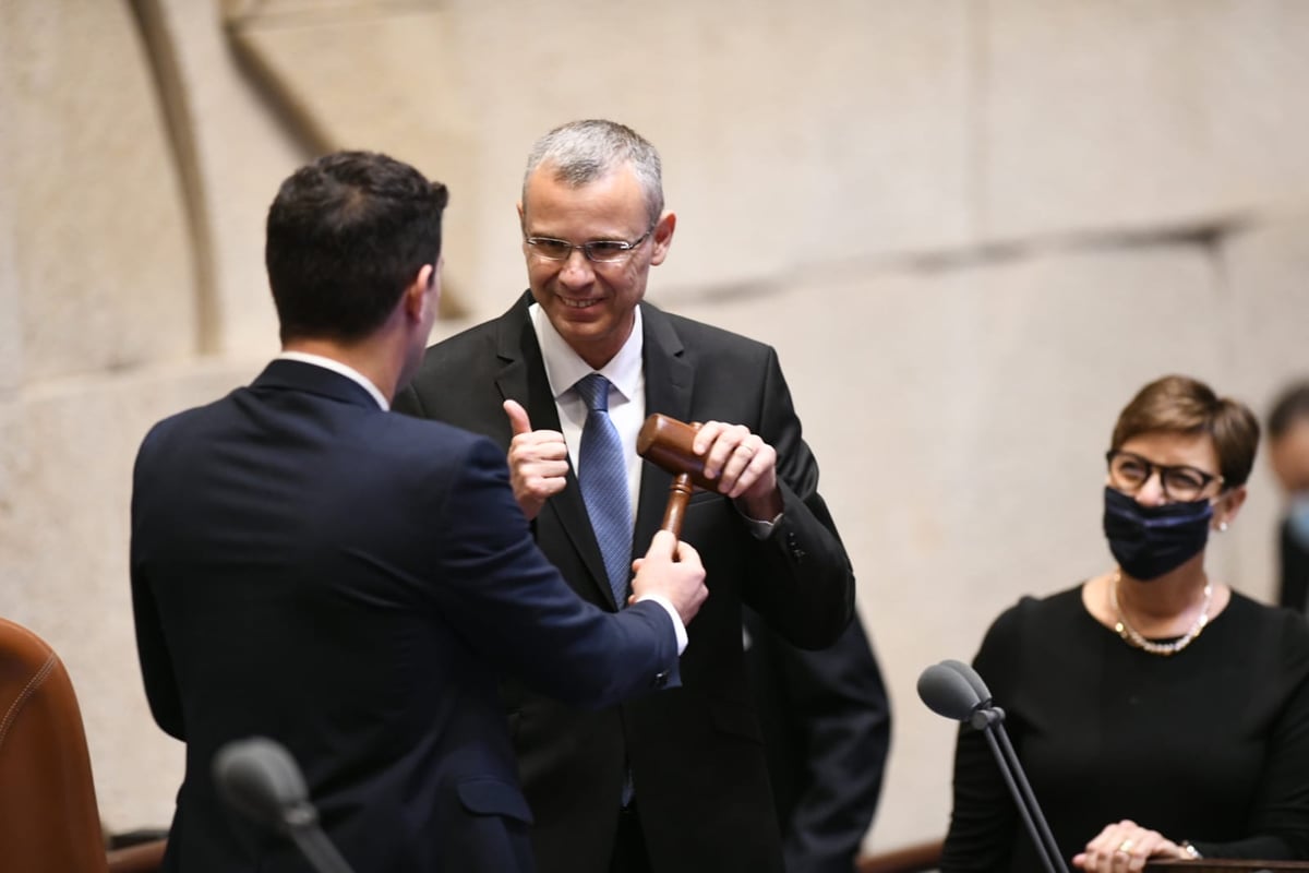 ממשלת האחדות יוצאת לדרך • נתניהו: "שמת לב שהתרגשתי?"