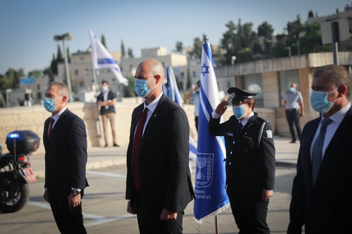 השר אמיר אוחנה בטקס: מייחסים לי כוונה כזו או אחרת