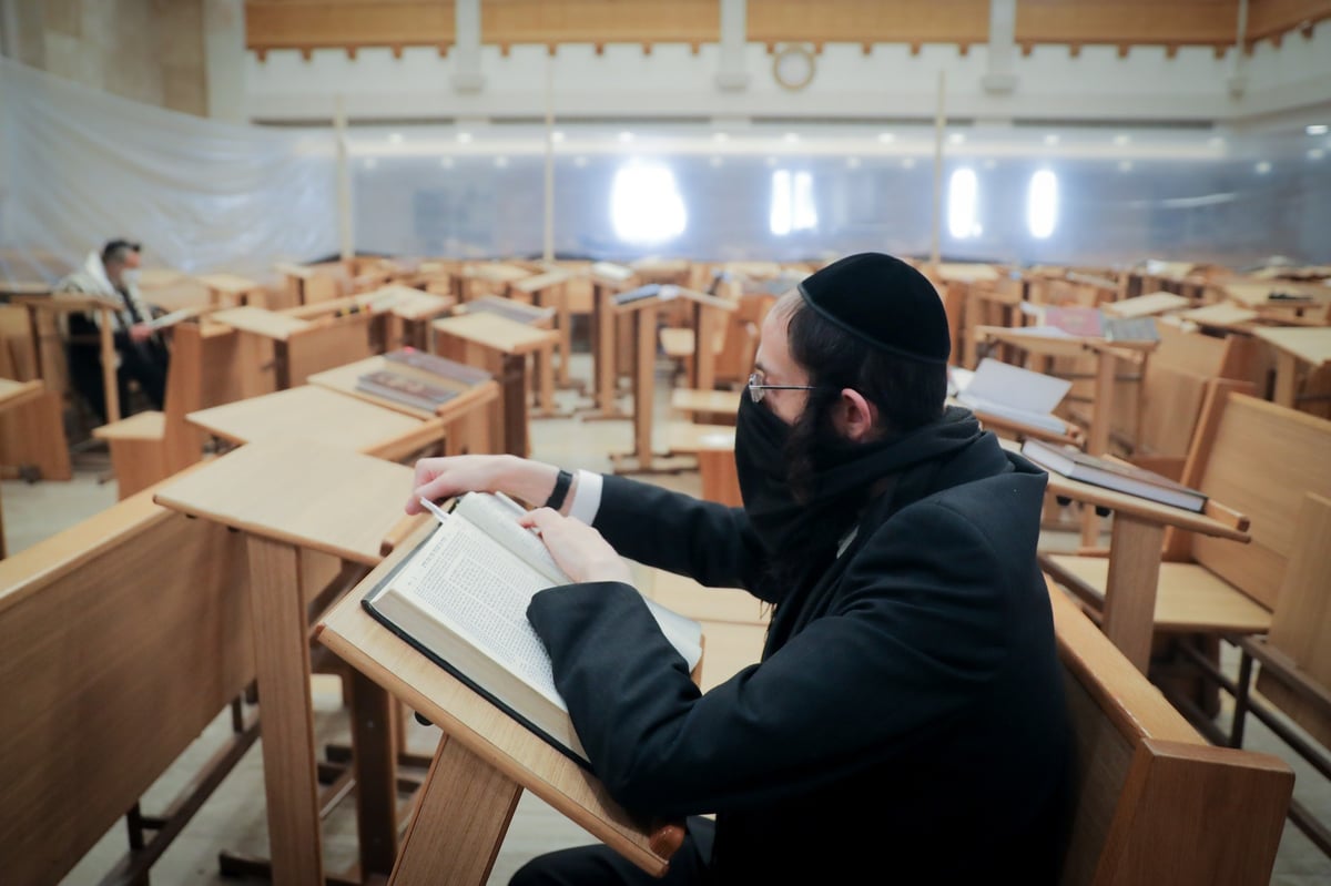 מבט מבפנים: הקפסולה בישיבת קמניץ • צפו