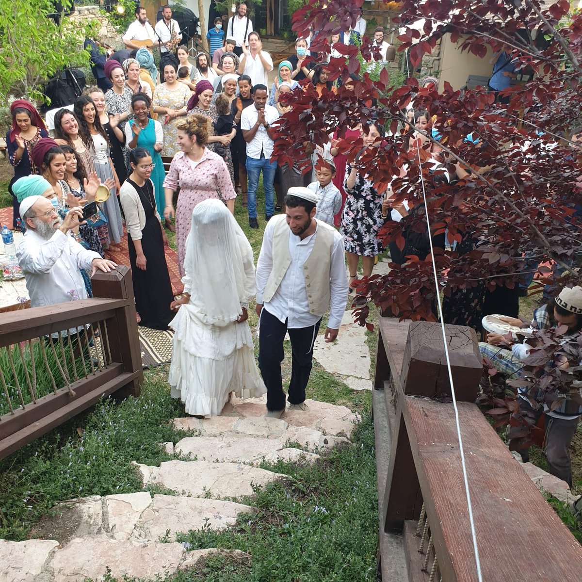 כשה'מזרחן' אירח בביתו טקס  חתונה  • צפו