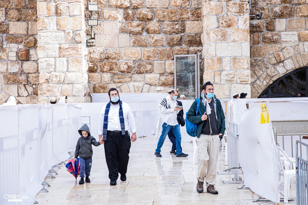 ערב שבועות: צפו בגלריה מהכותל המערבי