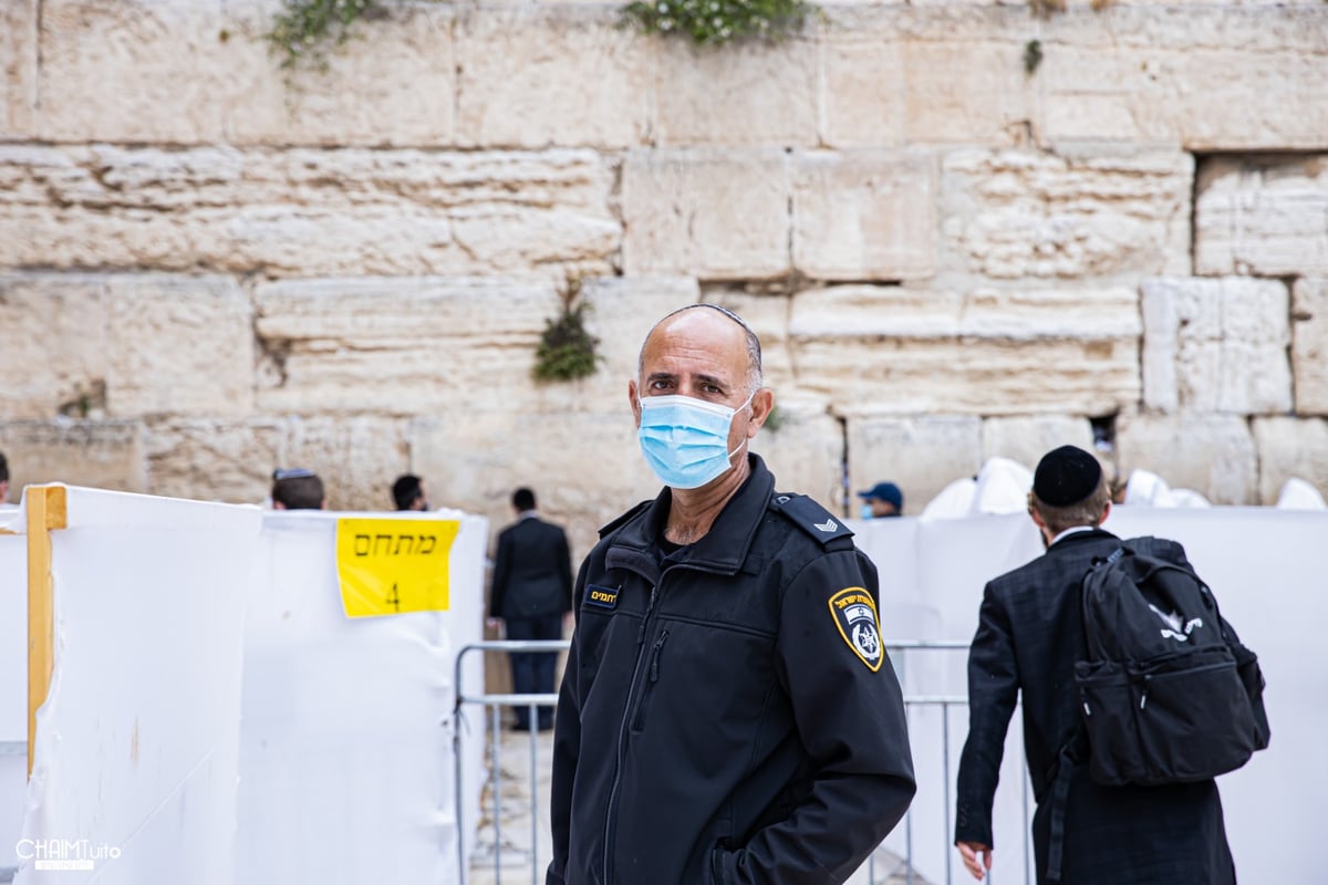 ערב שבועות: צפו בגלריה מהכותל המערבי