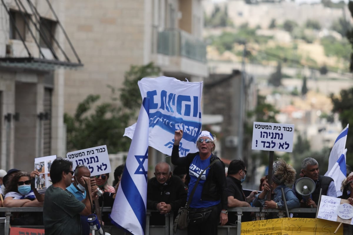 נתניהו בפתח משפטו: תפרו לי תיק; רוצים להפיל את הימין