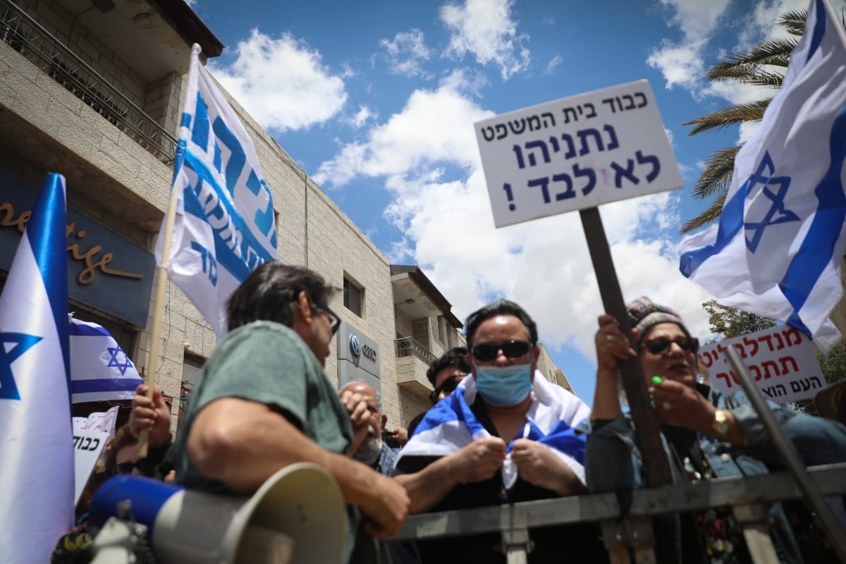 נתניהו בפתח משפטו: תפרו לי תיק; רוצים להפיל את הימין