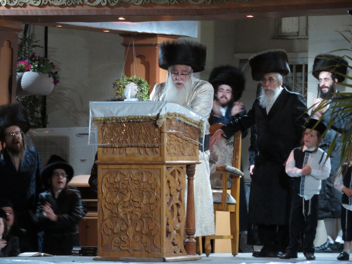 לאחר השחרור מביה"ח: הרבי ערך 'קידוש לבנה'