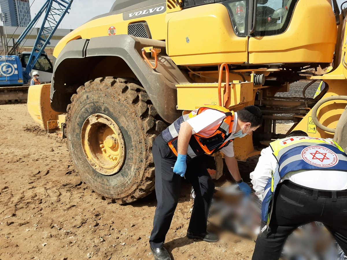 בני ברק: בן 30 נדרס למוות באתר בניה. צפו