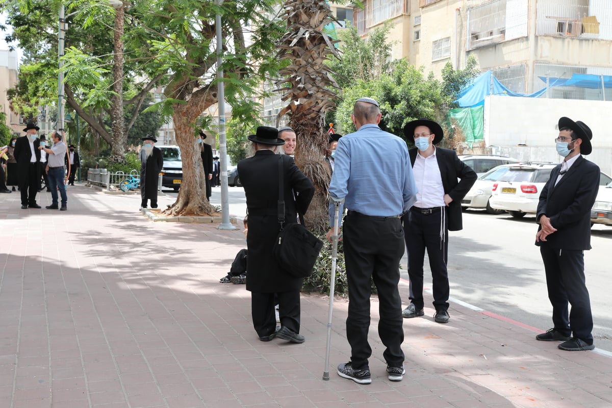 הספד על הרב עוזר דרורי: 'הפריע לו שנשים טיפלו בו כשהיה מונשם'