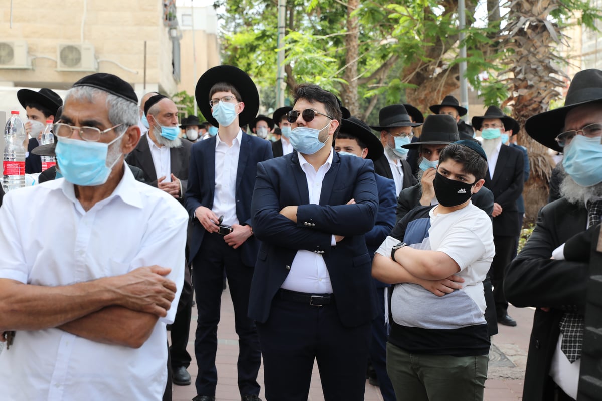 הספד על הרב עוזר דרורי: 'הפריע לו שנשים טיפלו בו כשהיה מונשם'