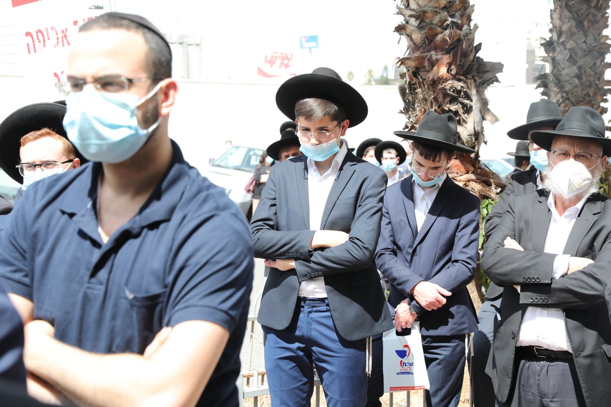 הספד על הרב עוזר דרורי: 'הפריע לו שנשים טיפלו בו כשהיה מונשם'