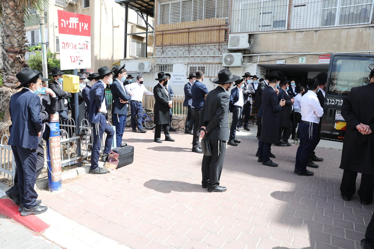 הספד על הרב עוזר דרורי: 'הפריע לו שנשים טיפלו בו כשהיה מונשם'