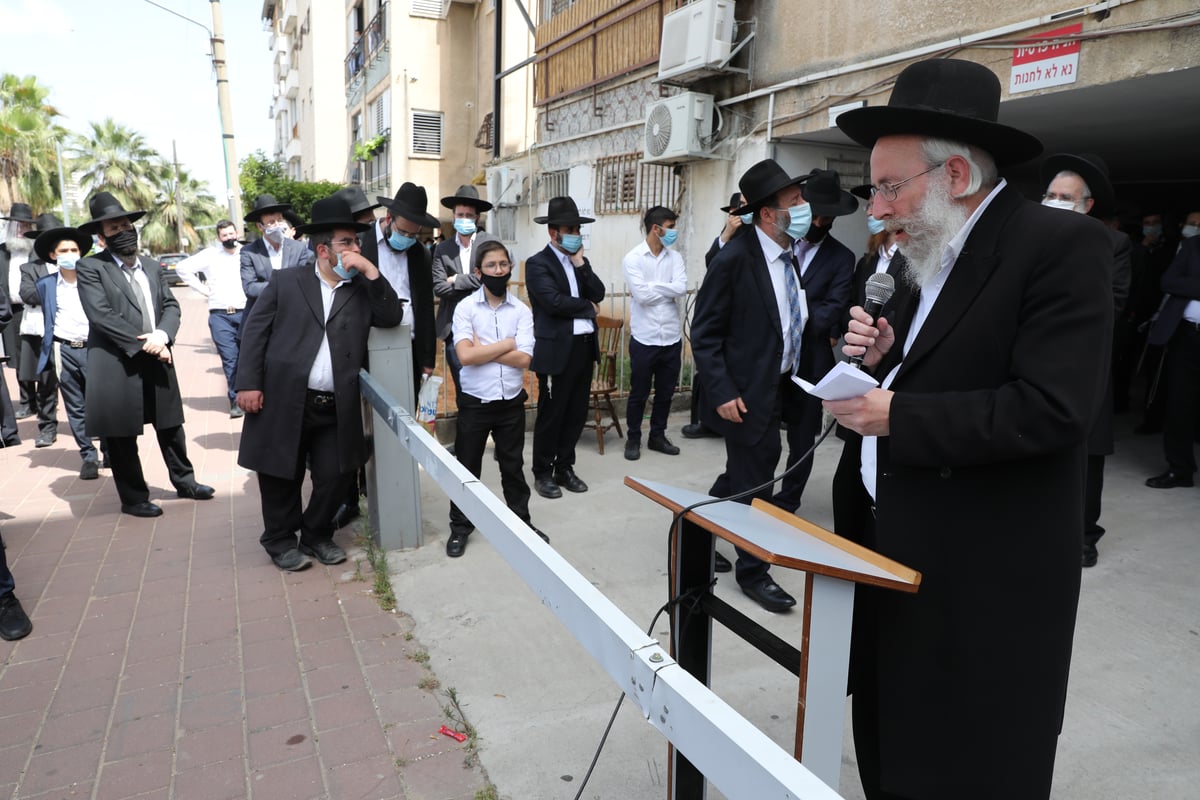 הספד על הרב עוזר דרורי: 'הפריע לו שנשים טיפלו בו כשהיה מונשם'