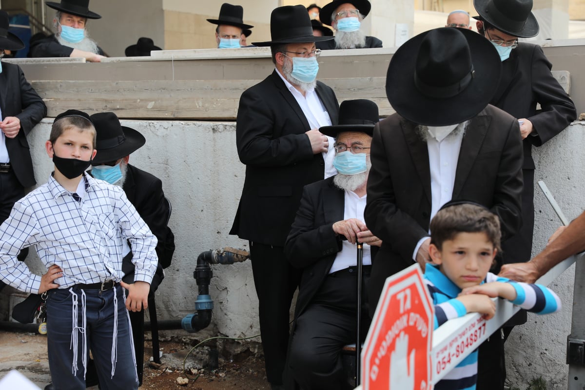 הספד על הרב עוזר דרורי: 'הפריע לו שנשים טיפלו בו כשהיה מונשם'