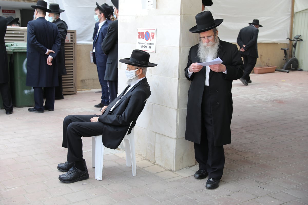 הספד על הרב עוזר דרורי: 'הפריע לו שנשים טיפלו בו כשהיה מונשם'