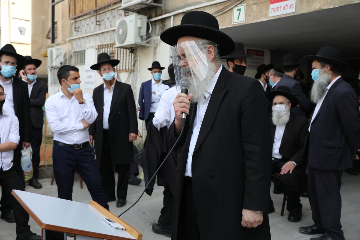 הספד על הרב עוזר דרורי: 'הפריע לו שנשים טיפלו בו כשהיה מונשם'