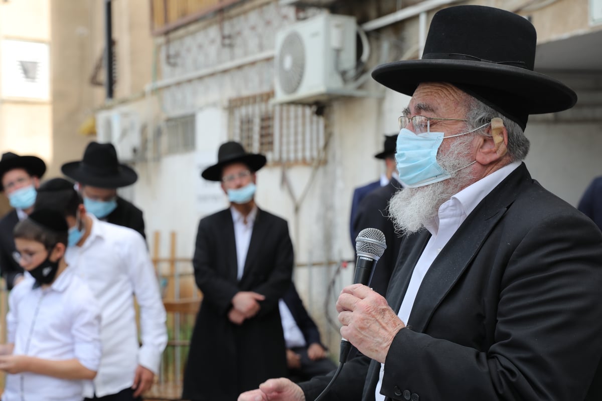 הספד על הרב עוזר דרורי: 'הפריע לו שנשים טיפלו בו כשהיה מונשם'