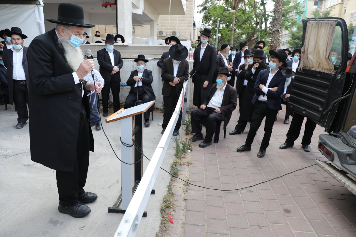 הספד על הרב עוזר דרורי: 'הפריע לו שנשים טיפלו בו כשהיה מונשם'