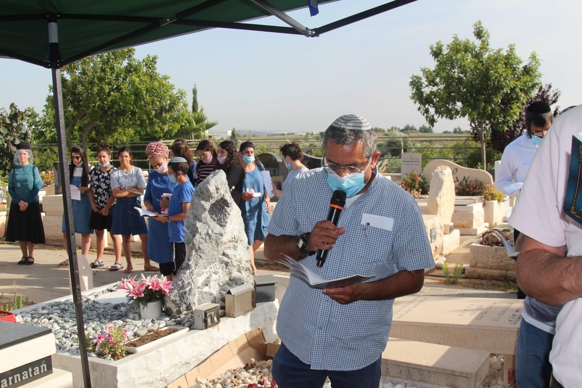 עם הזמר החרדי: 6 שנים לרצח שלושת הנערים הי"ד