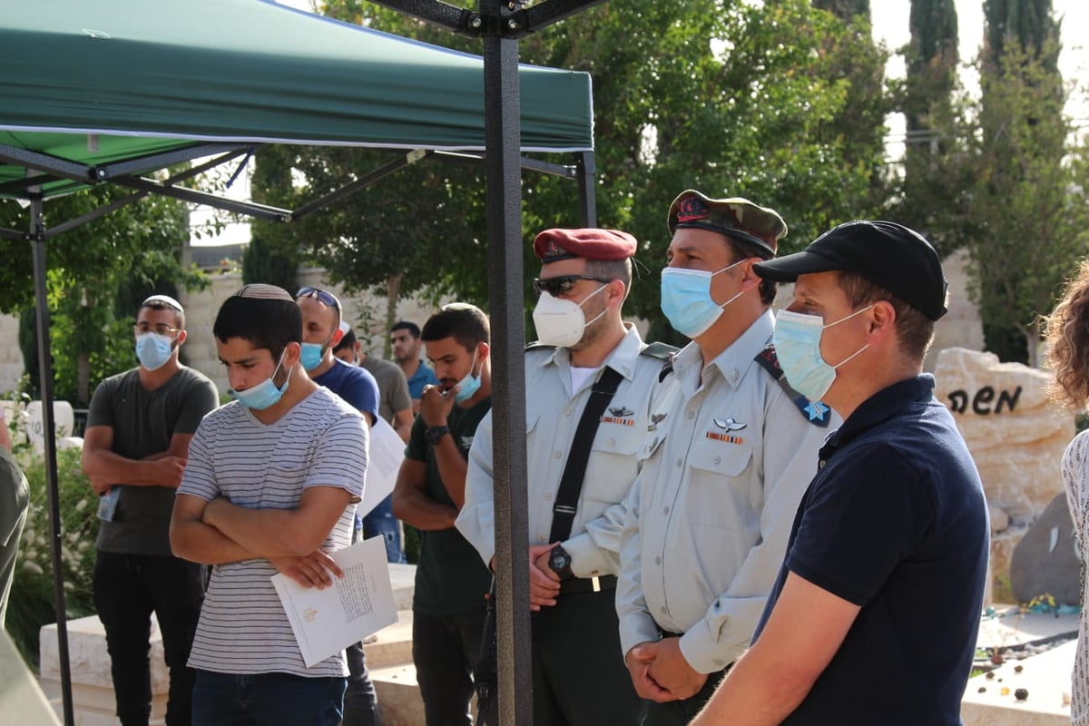 עם הזמר החרדי: 6 שנים לרצח שלושת הנערים הי"ד