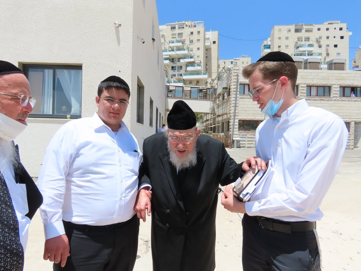 ה'שיעור כללי' של הגרב"מ אזרחי • תיעוד