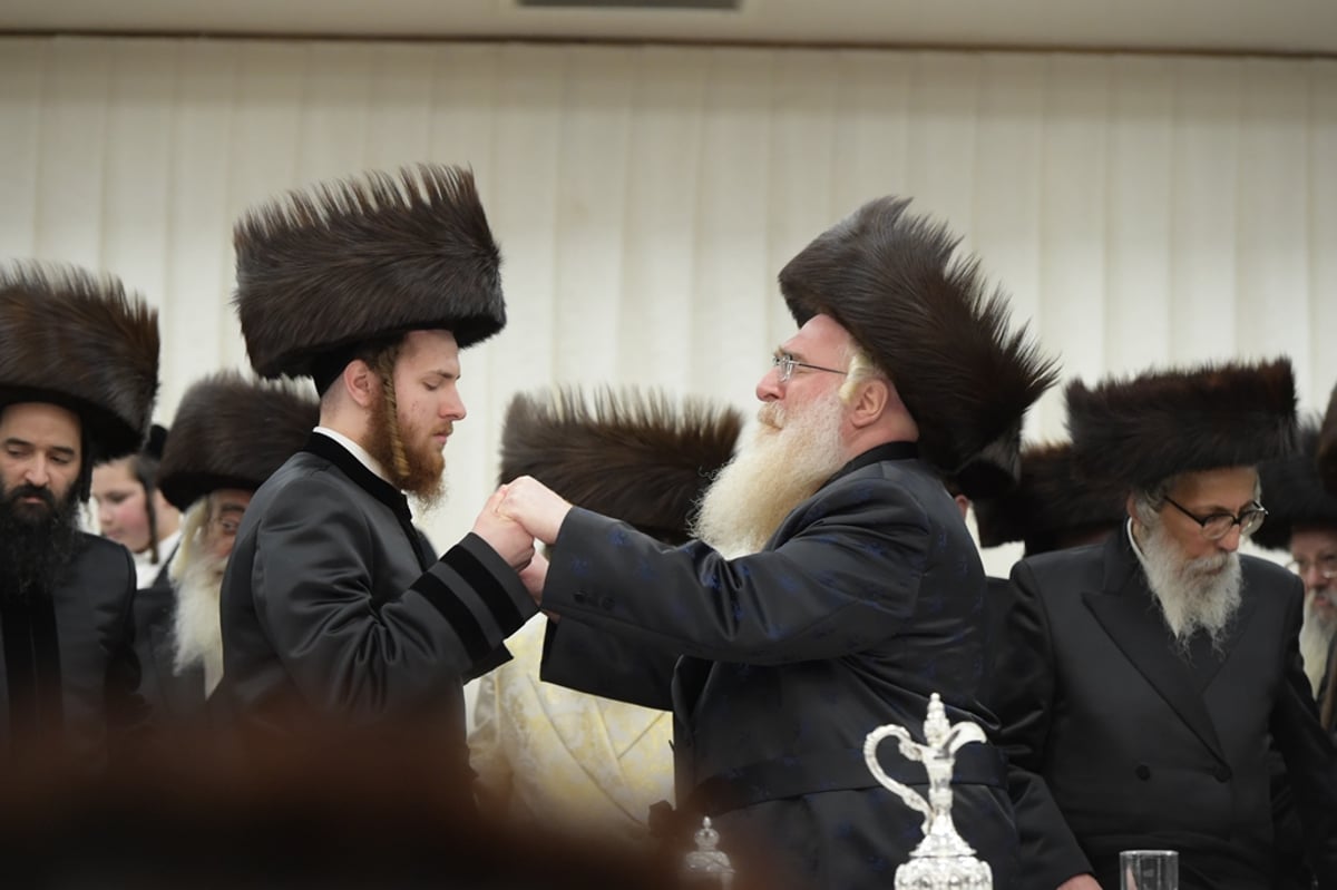 אלפים בשמחת החתונה לנכדת הרבי מסאטמר • תיעוד