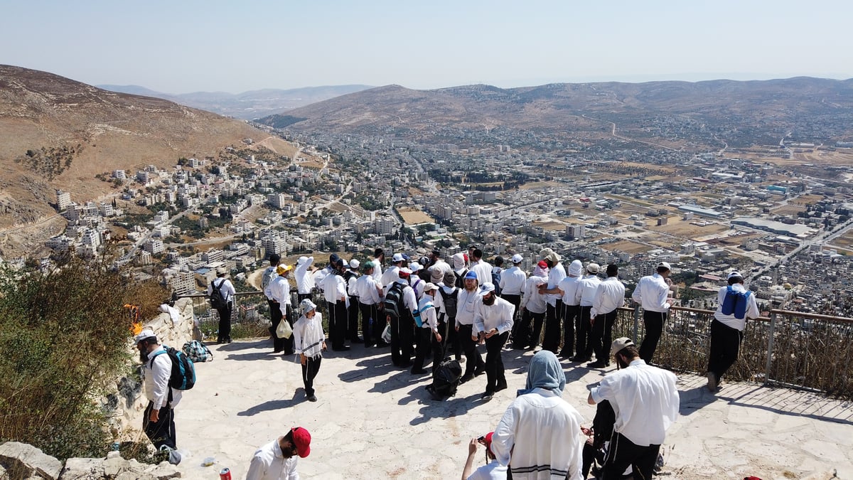 חברי האגודה בטיול בשומרון