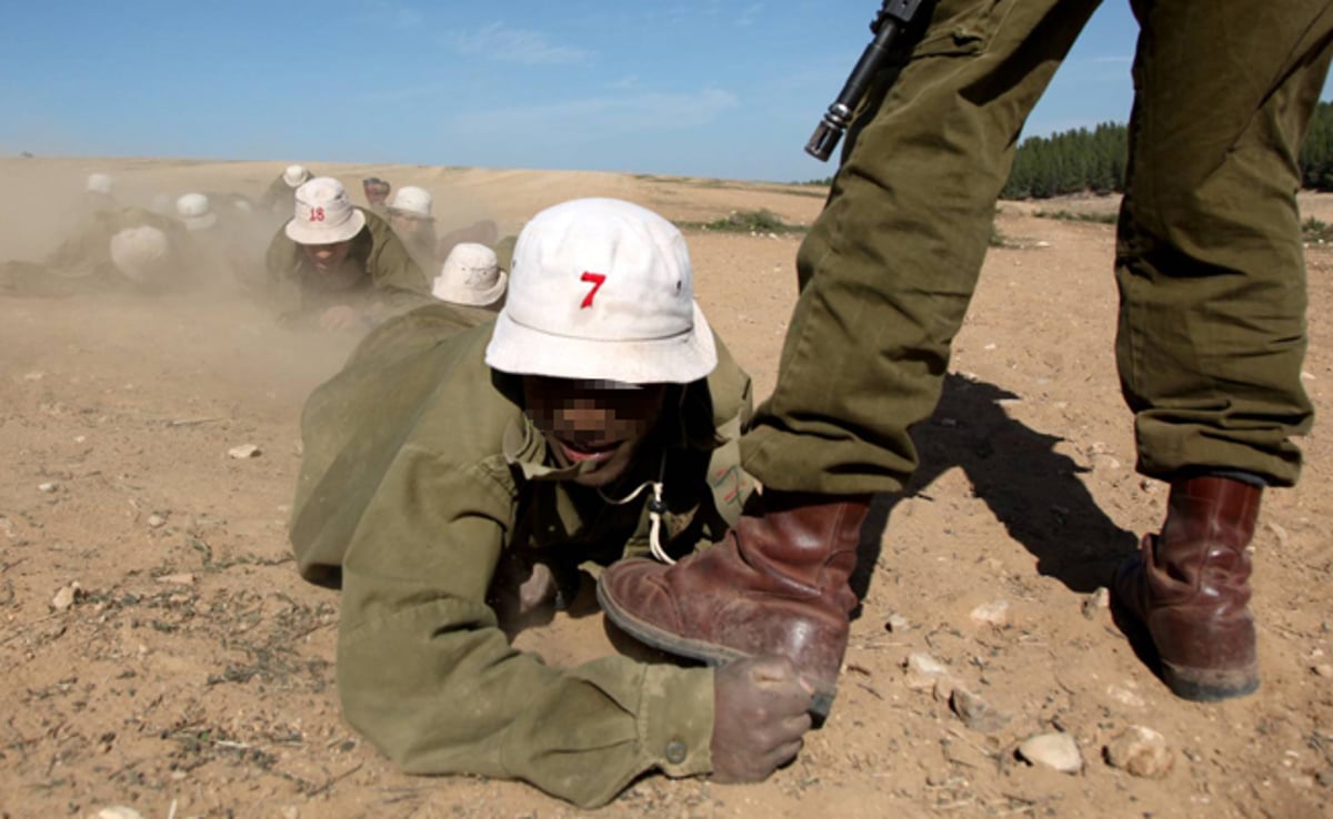 השפלה בצה"ל: קצין קשר טירון לדגל ושפך על חייל אחר טחינה