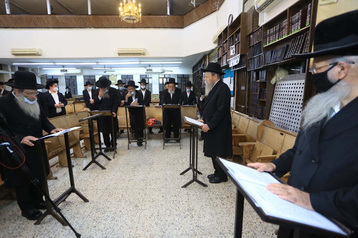 מנין גדולי וצדיקי הדור העתירו עבור רבבות תורמי 'קופת העיר'