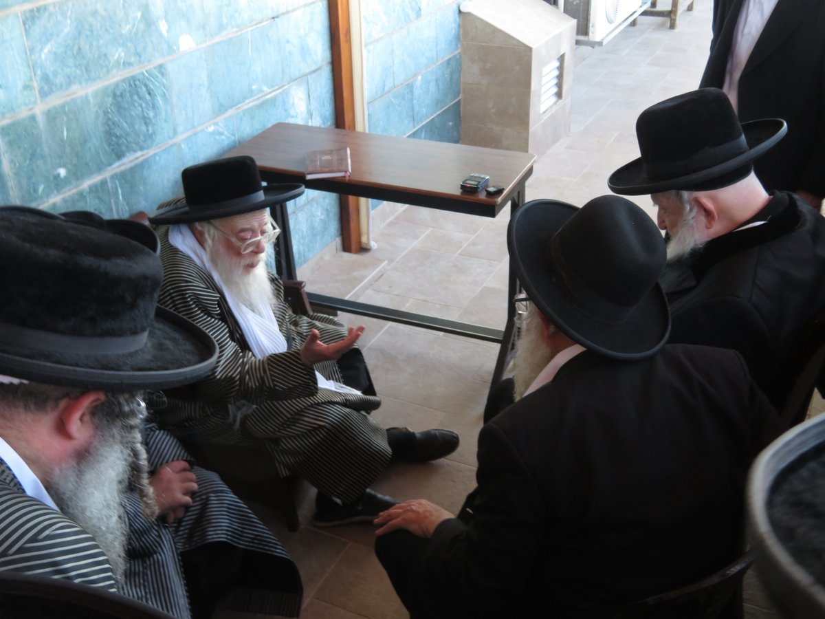 על מה שוחחו הראב"ד והאחים האדמו"רים? • תיעוד