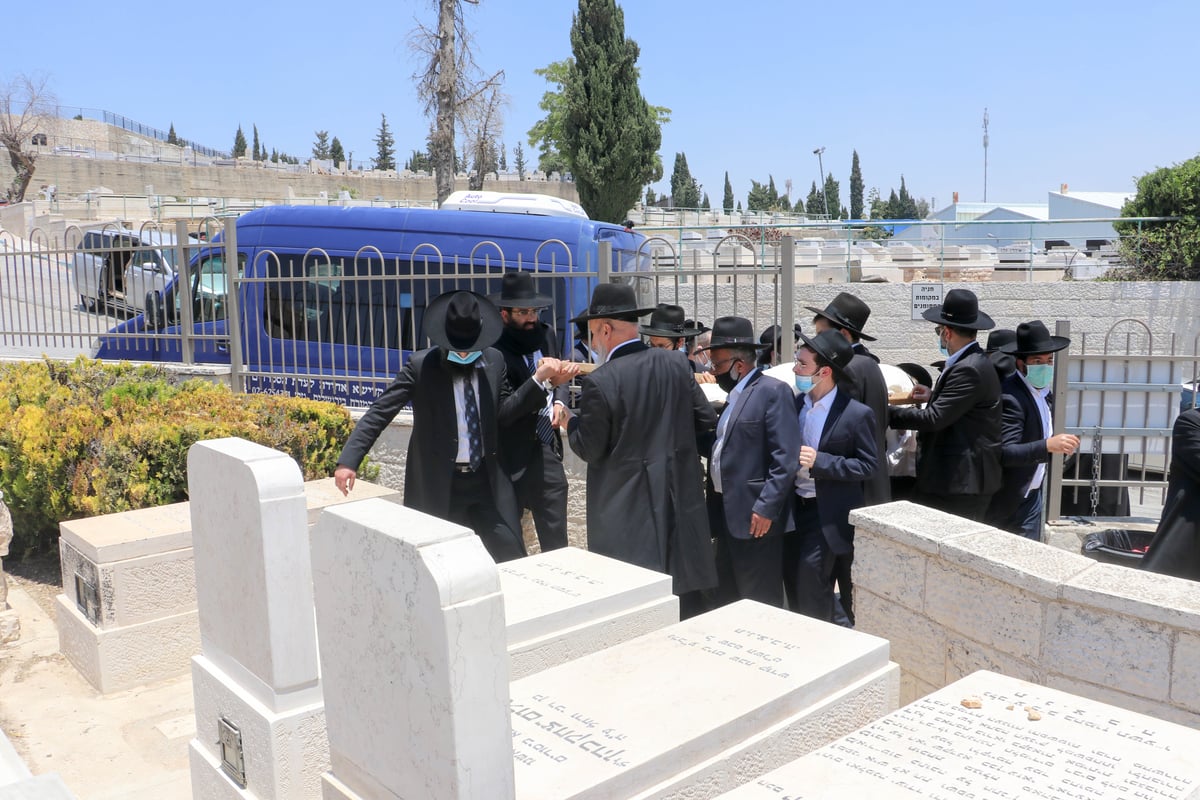 צפו בתיעוד: מסע הלוויית רבי דניאל עדס זצ"ל