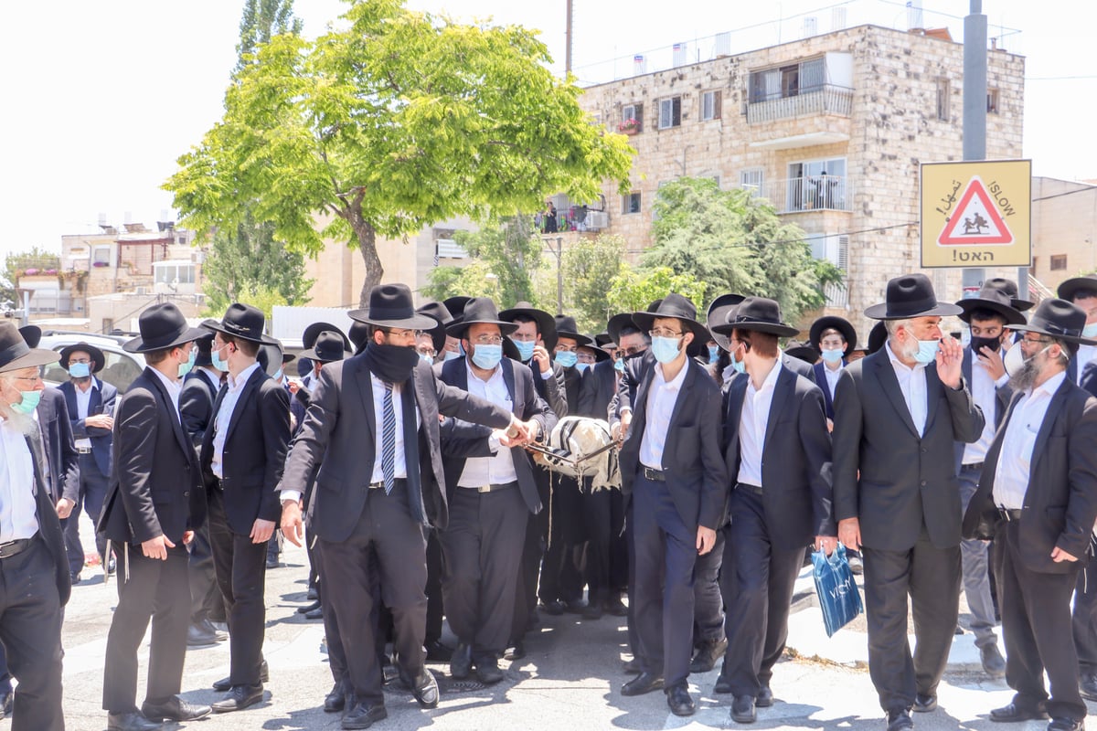 צפו בתיעוד: מסע הלוויית רבי דניאל עדס זצ"ל