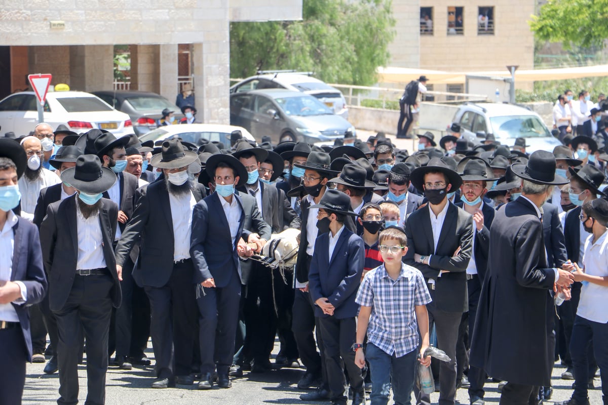 צפו בתיעוד: מסע הלוויית רבי דניאל עדס זצ"ל