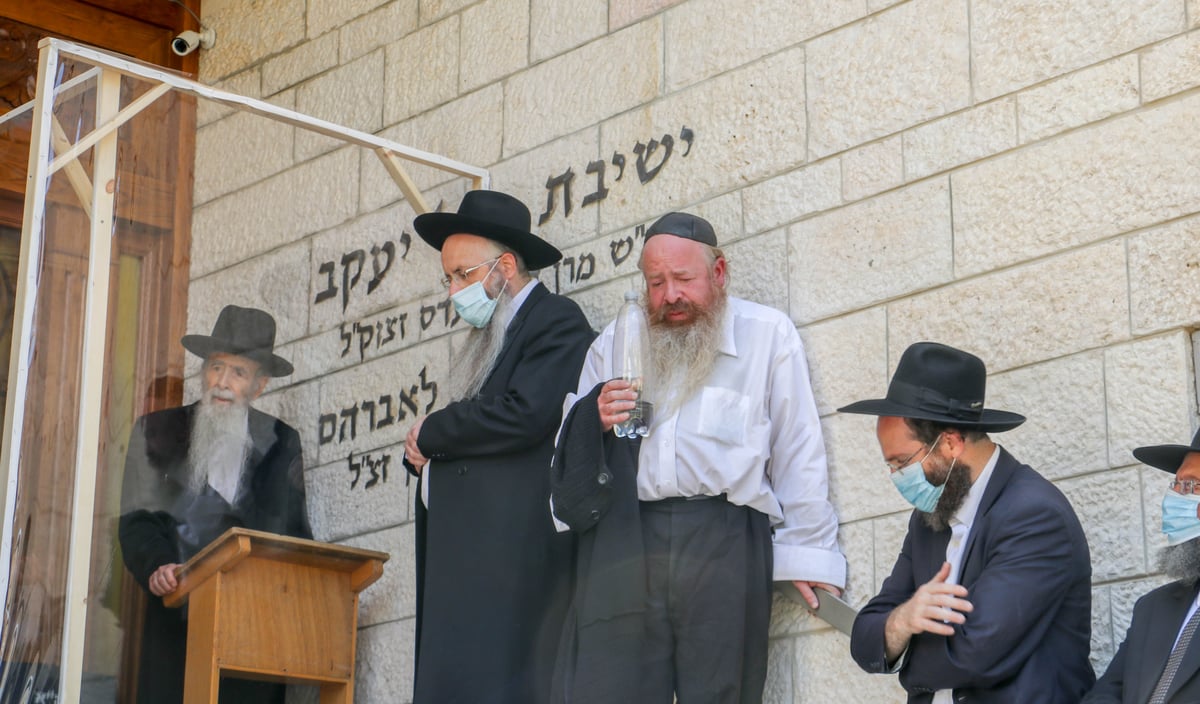 צפו בתיעוד: מסע הלוויית רבי דניאל עדס זצ"ל