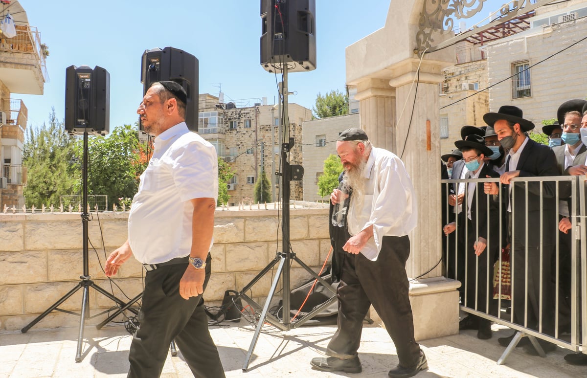 צפו בתיעוד: מסע הלוויית רבי דניאל עדס זצ"ל