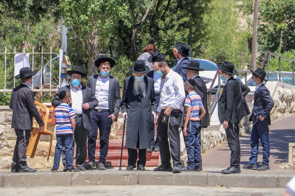 צפו בתיעוד: מסע הלוויית רבי דניאל עדס זצ"ל