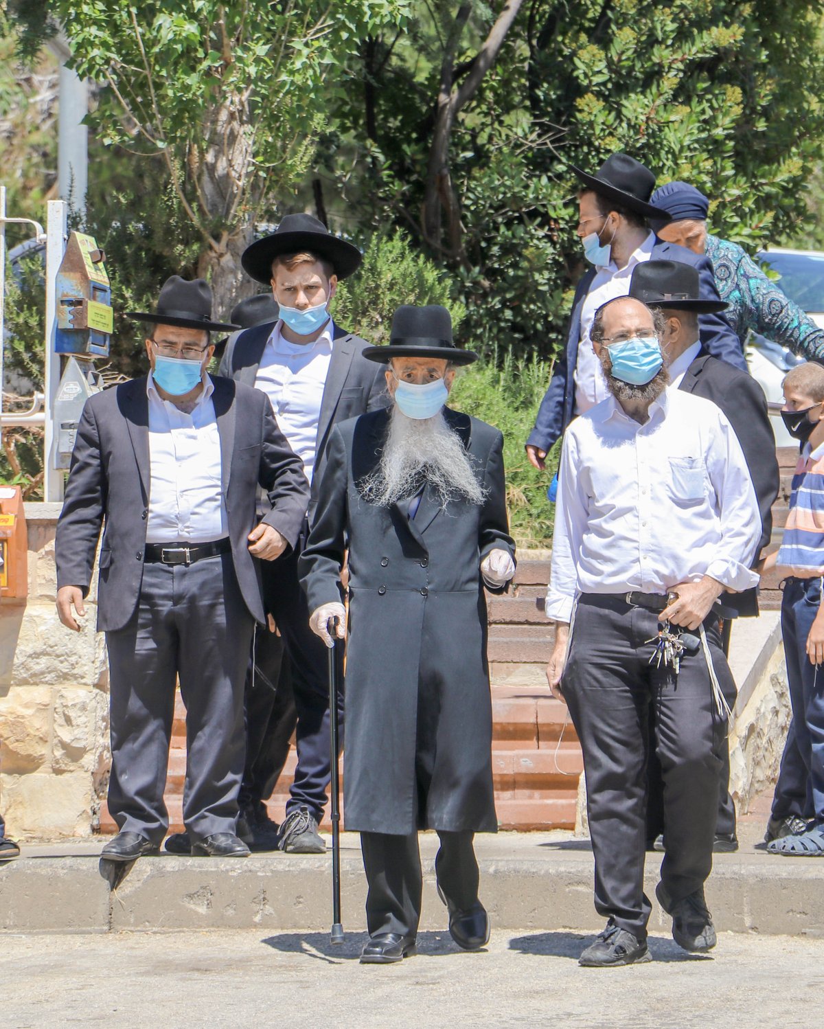 צפו בתיעוד: מסע הלוויית רבי דניאל עדס זצ"ל