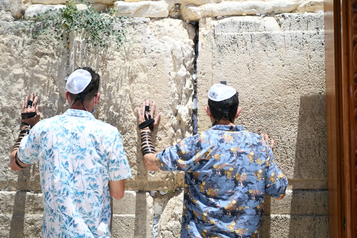 הבדרן ישראל קטורזה בכותל: "שתיפסק המגפה"