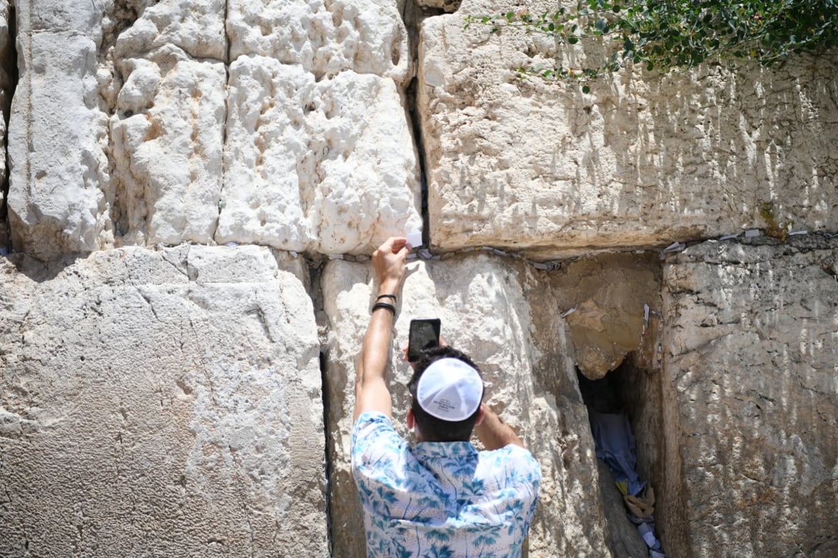 הבדרן ישראל קטורזה בכותל: "שתיפסק המגפה"