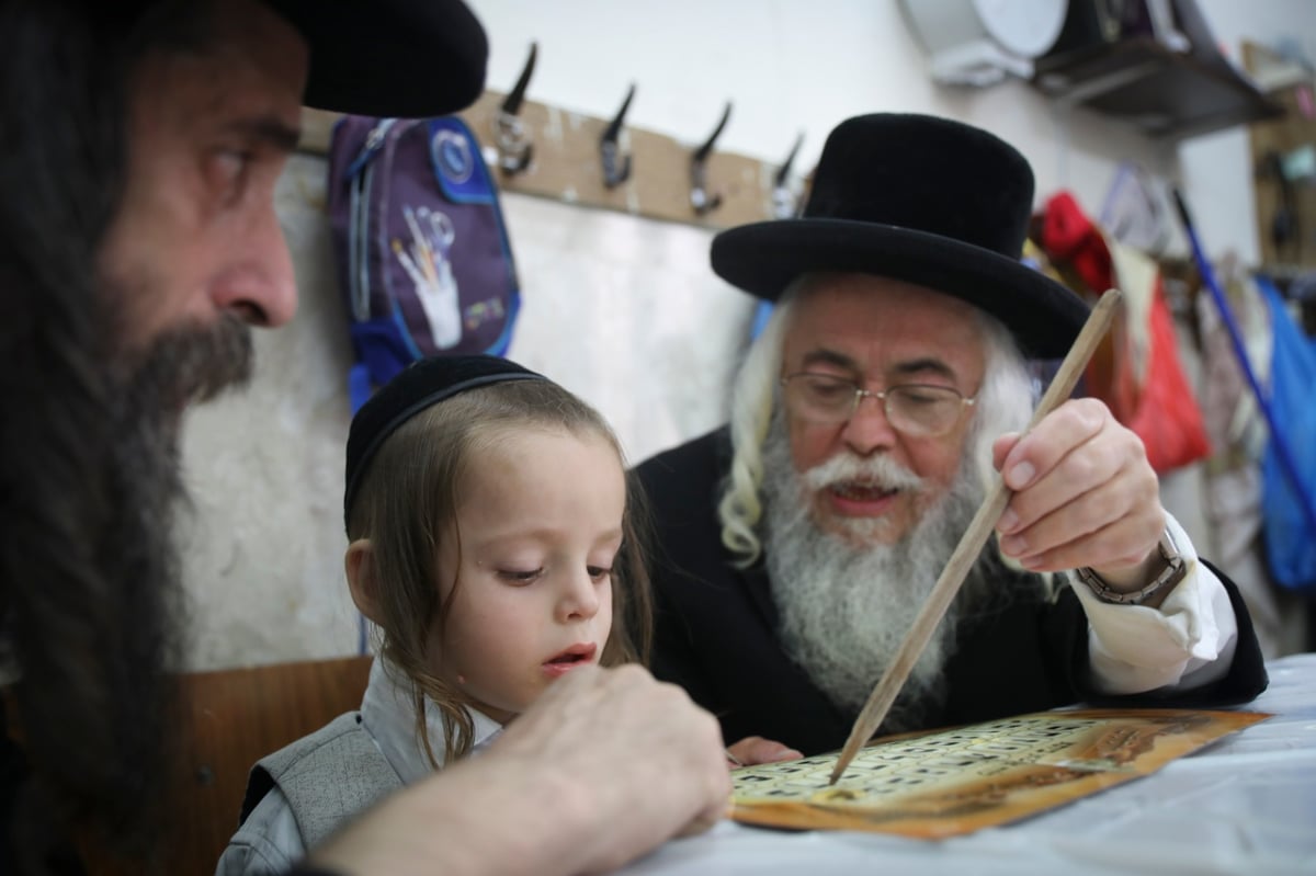 כשקמב"ץ 'העדה' יואליש קרויס הכניס את בנו לחיידר • צפו