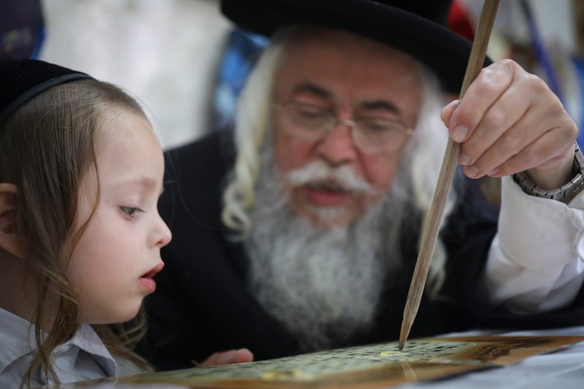 כשקמב"ץ 'העדה' יואליש קרויס הכניס את בנו לחיידר • צפו