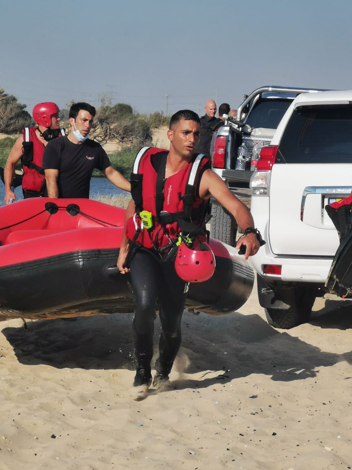 מיכאל קפץ לאגם, הציל אישה וילדים מ'הפזורה' וטבע למוות