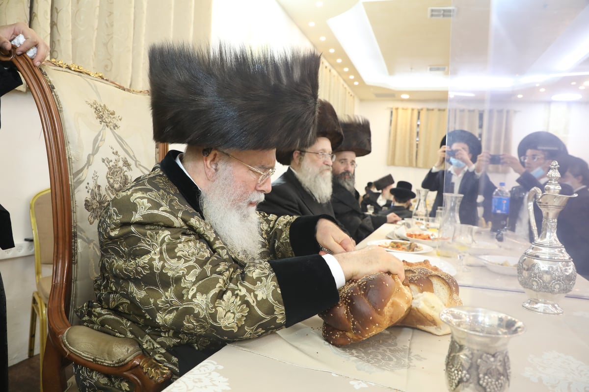 הרבי מאחורי המחיצה: שמחת בית מישקולץ - נדבורנה צפת