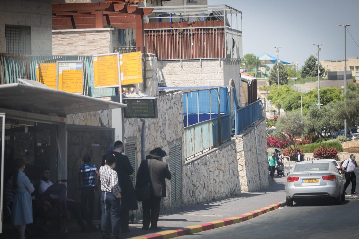 הסקרנים, הנמלטים והילדים; שעות ראשונות של סגר בביתר עילית