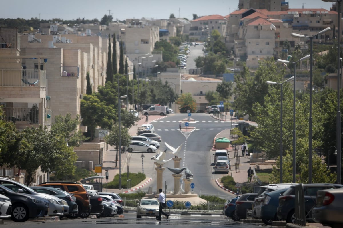 הסקרנים, הנמלטים והילדים; שעות ראשונות של סגר בביתר עילית