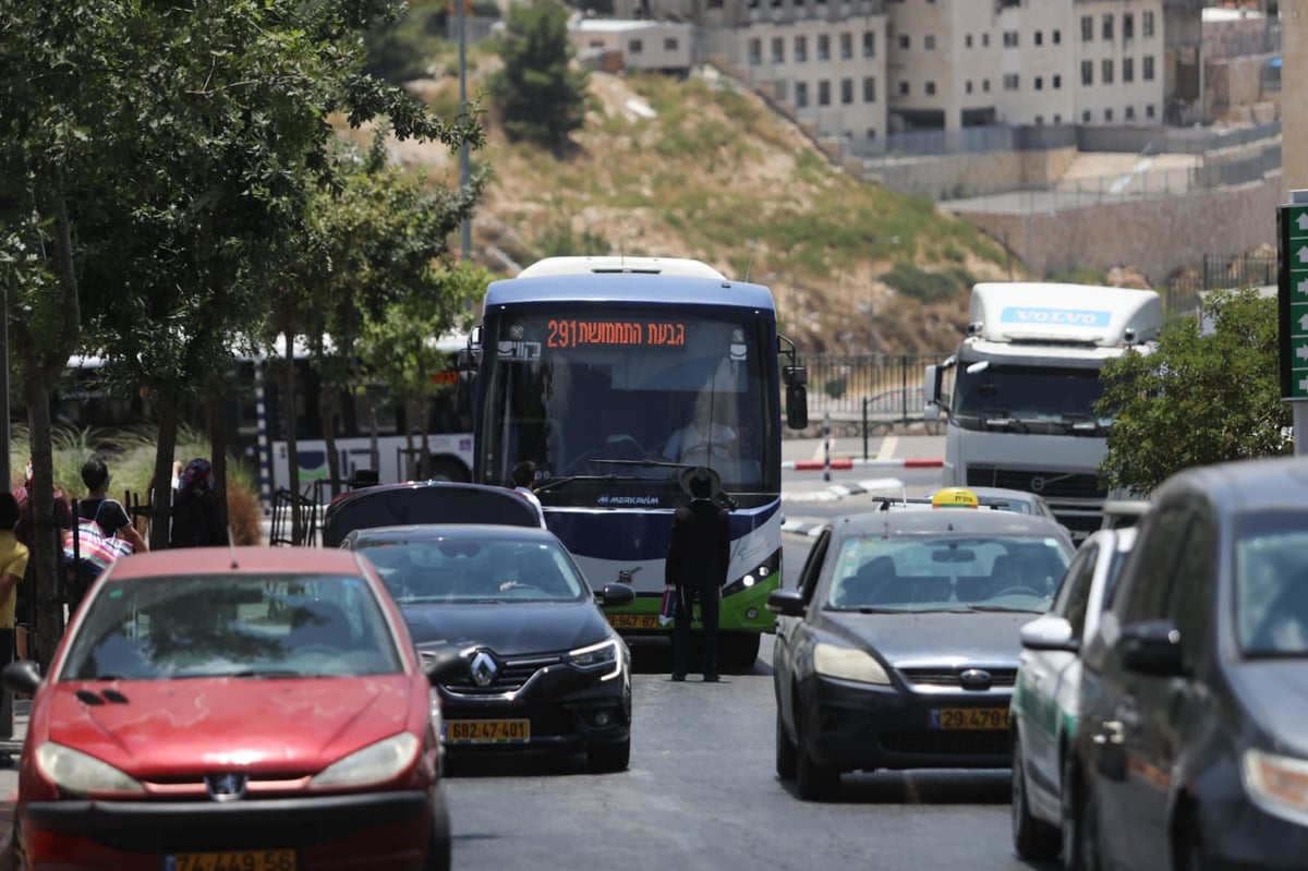 הסקרנים, הנמלטים והילדים; שעות ראשונות של סגר בביתר עילית