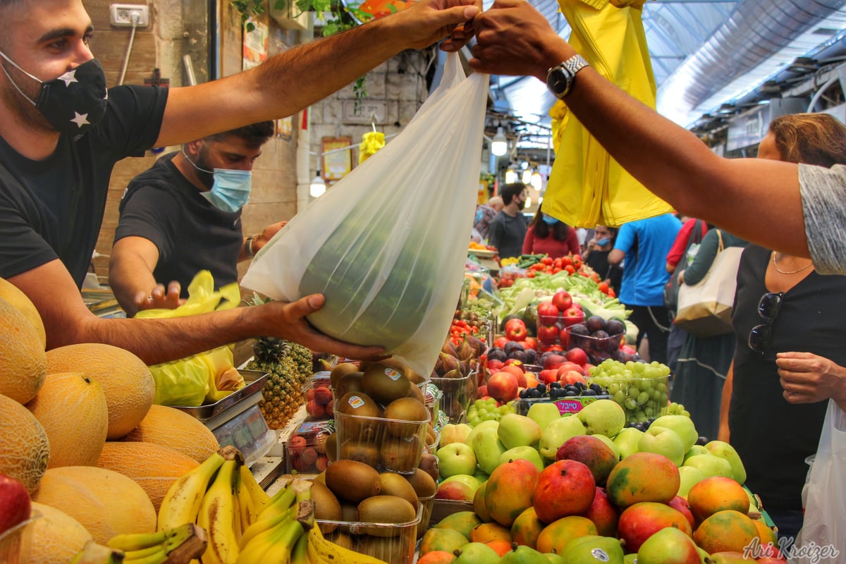 ערב שבת: אווירת שישישוק במחנה יהודה