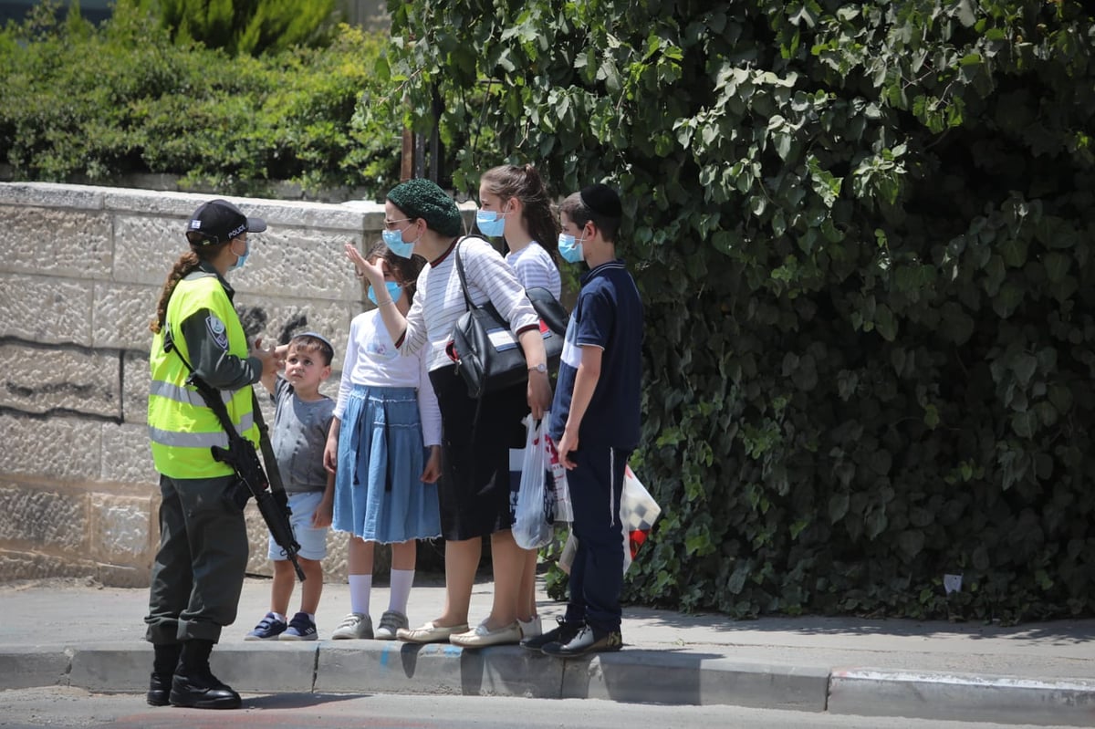 כך נראה תחילת הסגר בשכונות החרדיות