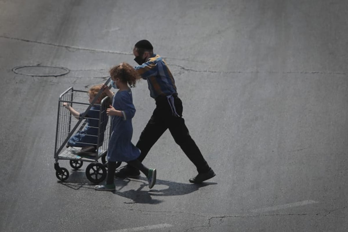 כך נראה תחילת הסגר בשכונות החרדיות