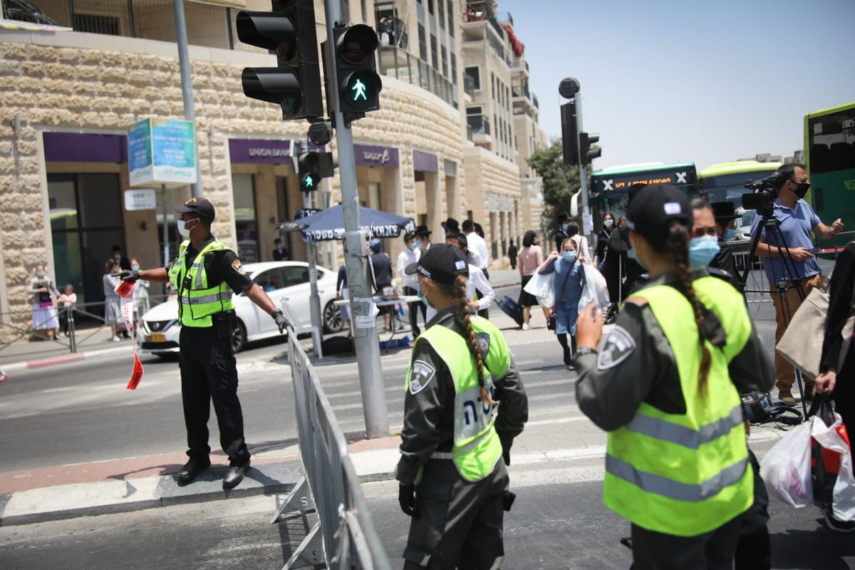 כך נראה תחילת הסגר בשכונות החרדיות